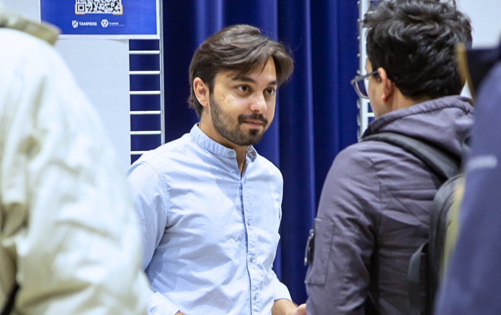 Employer at Job Fair Tampere talking to an event visitor.